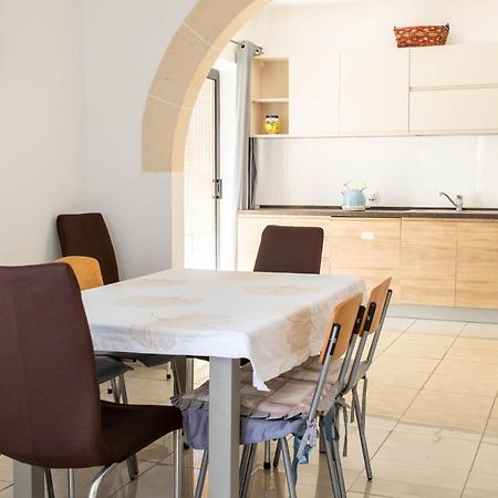 Spacious 3-Bedroom Apartment 30 Seconds From Sea 마르사스칼라 외부 사진