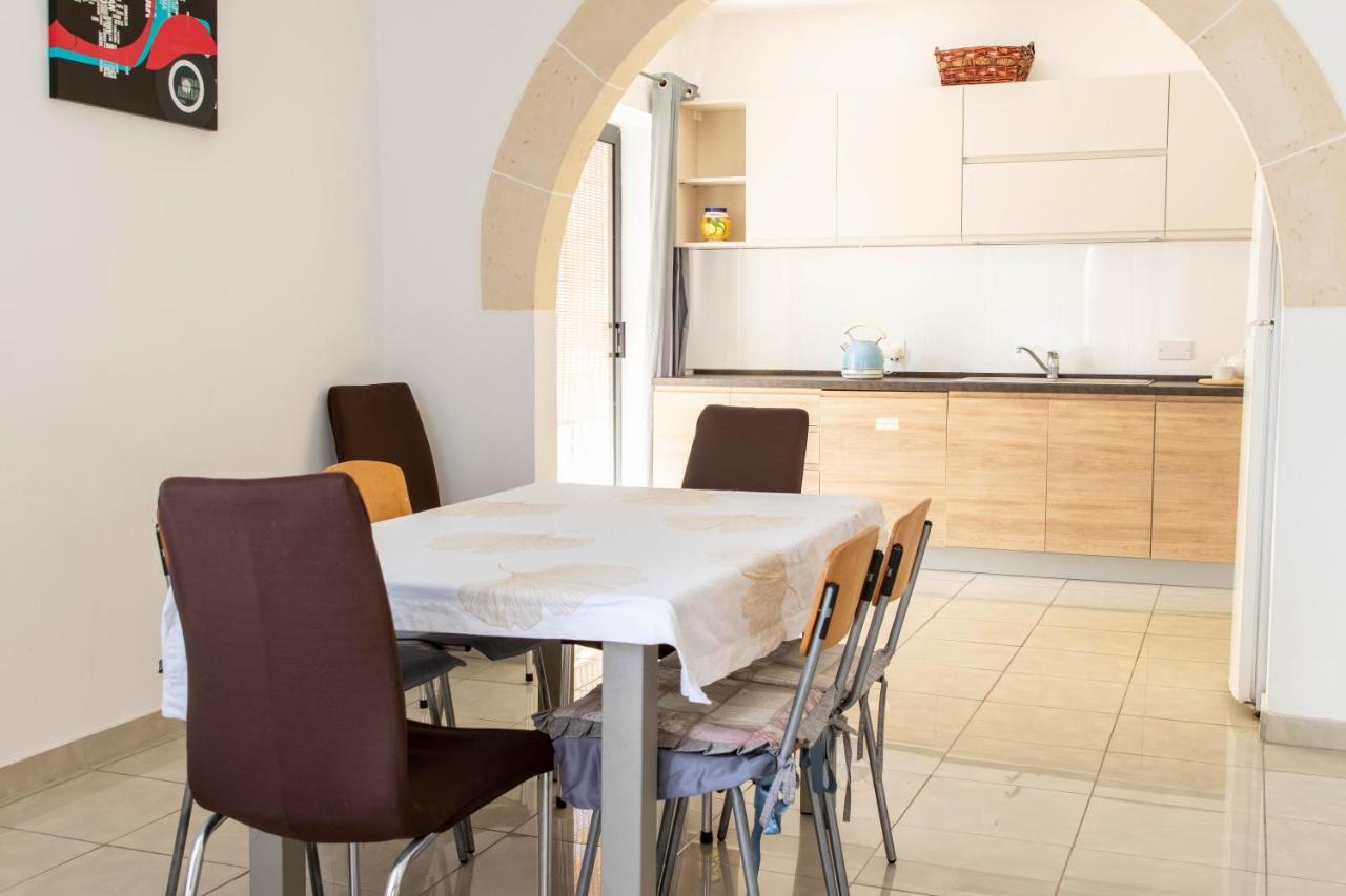 Spacious 3-Bedroom Apartment 30 Seconds From Sea 마르사스칼라 외부 사진