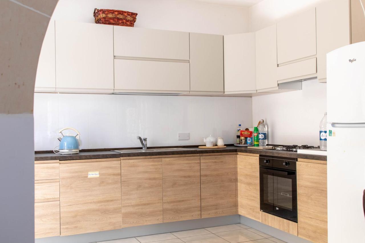 Spacious 3-Bedroom Apartment 30 Seconds From Sea 마르사스칼라 외부 사진