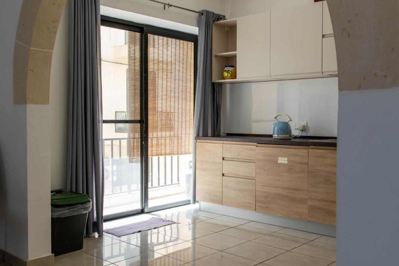 Spacious 3-Bedroom Apartment 30 Seconds From Sea 마르사스칼라 외부 사진